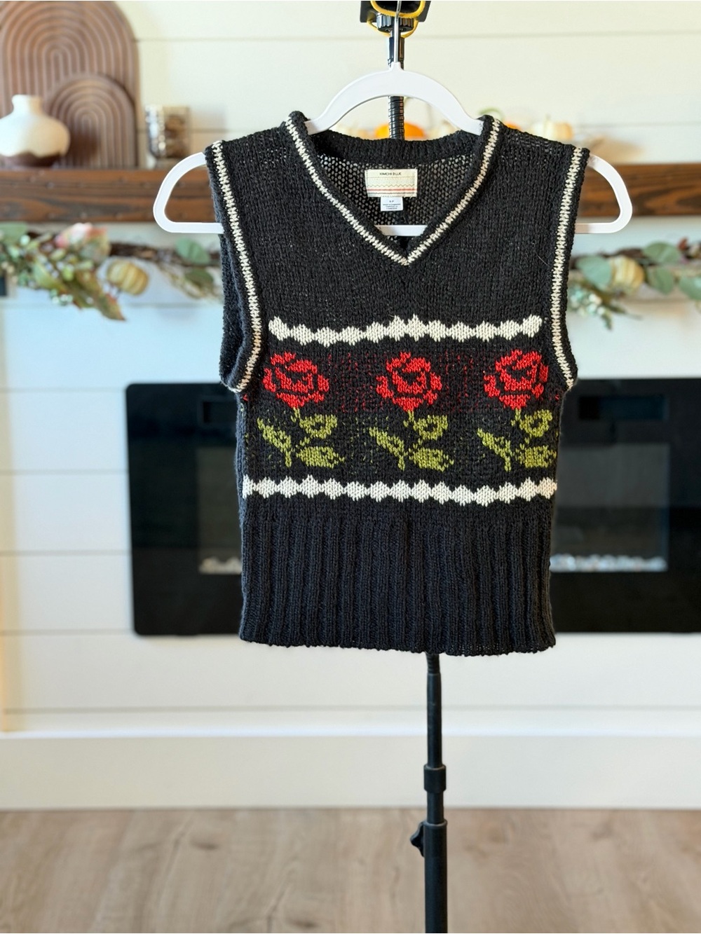 Kimchi Blue Black V-Neck Rose Knit Vest